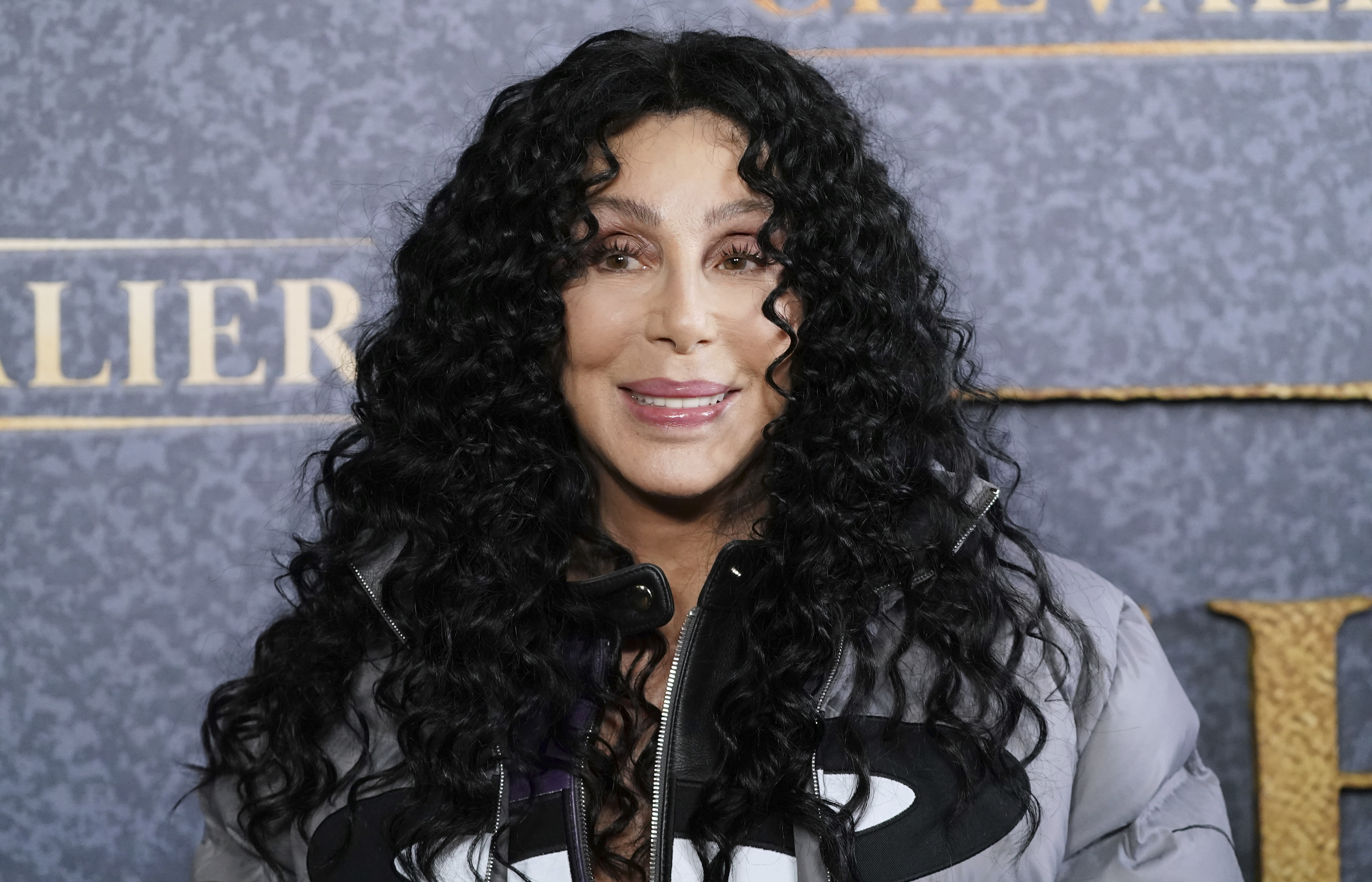 Cher ka realizuar album me këngë Krishtlindjesh