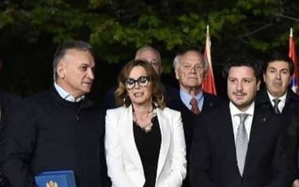 Babai i Gjokoviqit: Abazoviq është djali im i katërt, ia ktheu pronën kishës