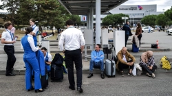Evakuohen tetë aeroporte në Francë pasi kërcënohen me sulme
