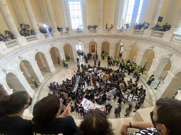 Mijëra protestues hebrenj ia mësyjnë Capitolit, kërkojnë të ndalet “gjenocidi ndaj palestinezëve”
