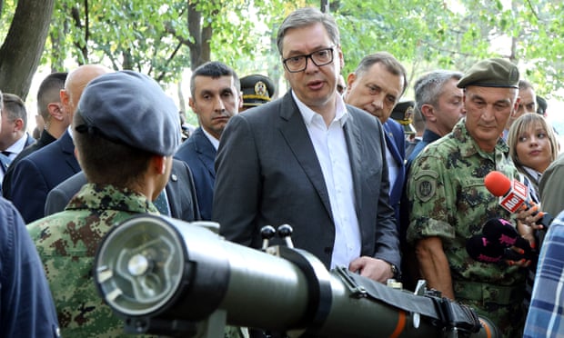 The Guardian: Rusia po rekruton serbë dhe po i dërgon në Ukrainë