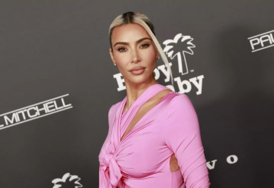 Kim Kardashian dëshiron lidhje me moshatar të saj