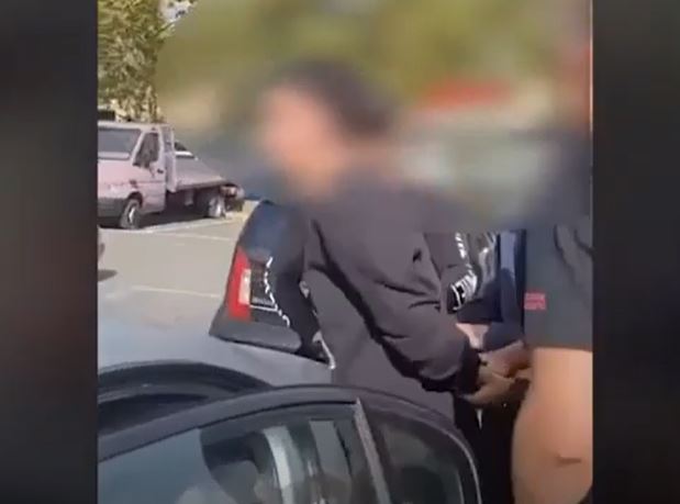 Arrestohet në Tiranë 20-vjeçari nga Prishtina, po transportonte armë