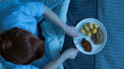 Was passiert mit dem Körper, wenn man vor dem Schlafengehen isst?