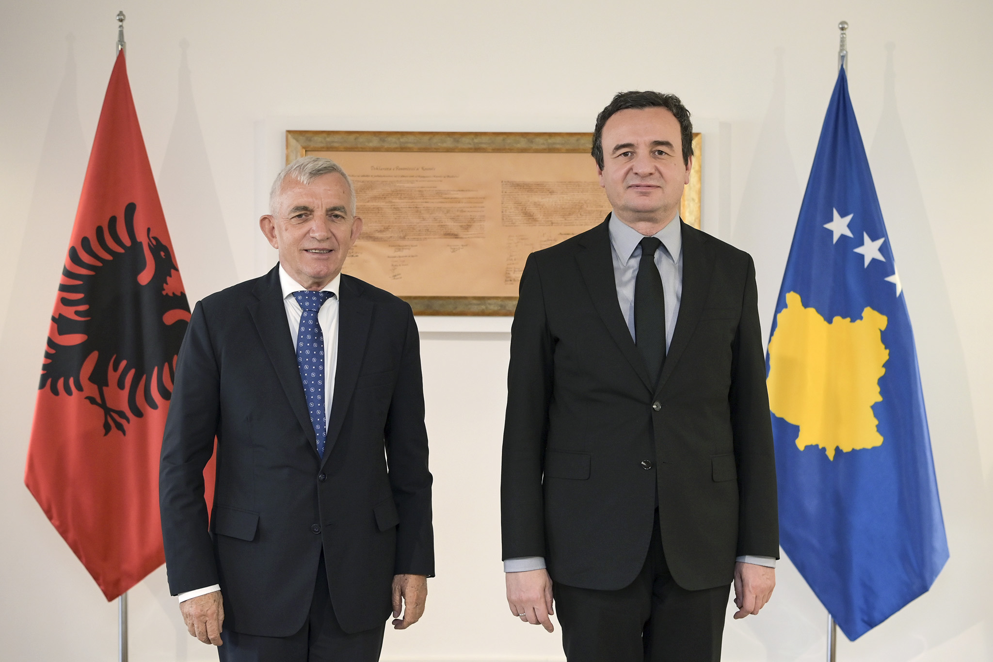 Ambasadori i Shqipërisë në Kosovë pritet në takim lamtumirës nga Kurti