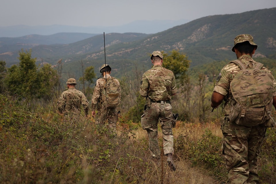 Sunak falënderon trupat britanike për ruajtjen e paqes në Kosovë 