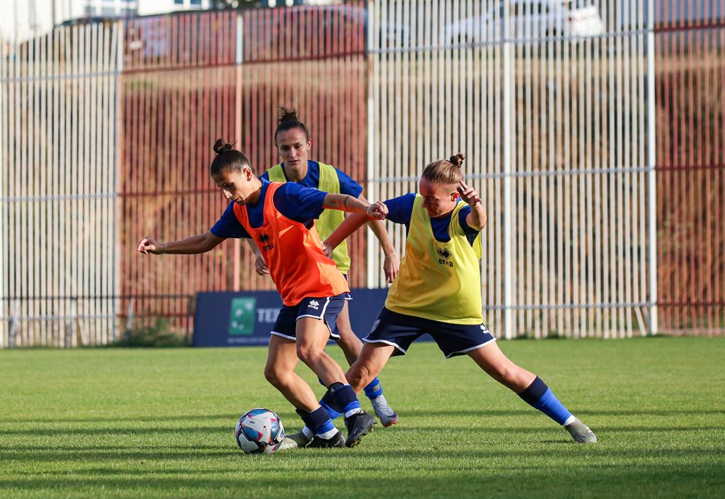 Futbollistet e Kosovës nisin përgatitjet për duelin me Maqedoninë e Veriut