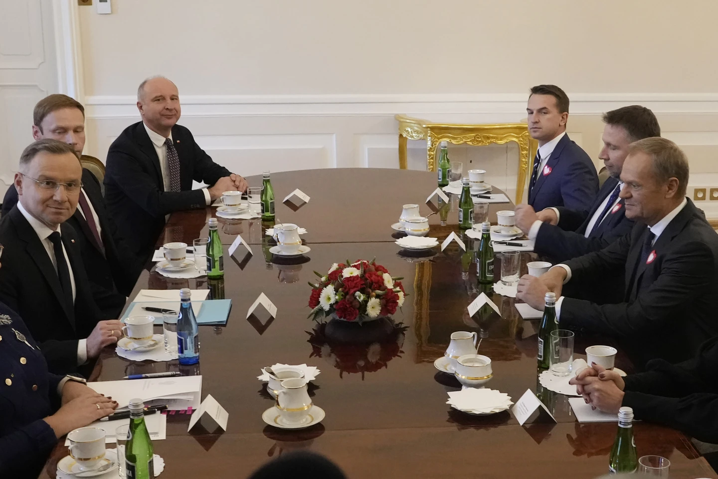 Grupet opozitare në Poloni propozojnë Donald Tuskun për kryeministër