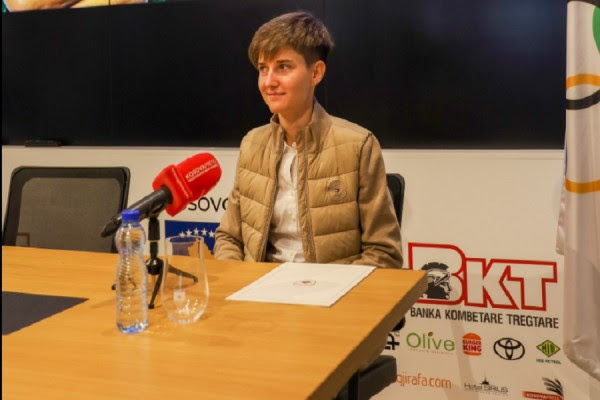 Kërcyesja me ski, Sorschag, merr lejen për të garuar për Kosovën