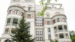 Rusët shesin shtëpinë e Zelenskyt në Krime