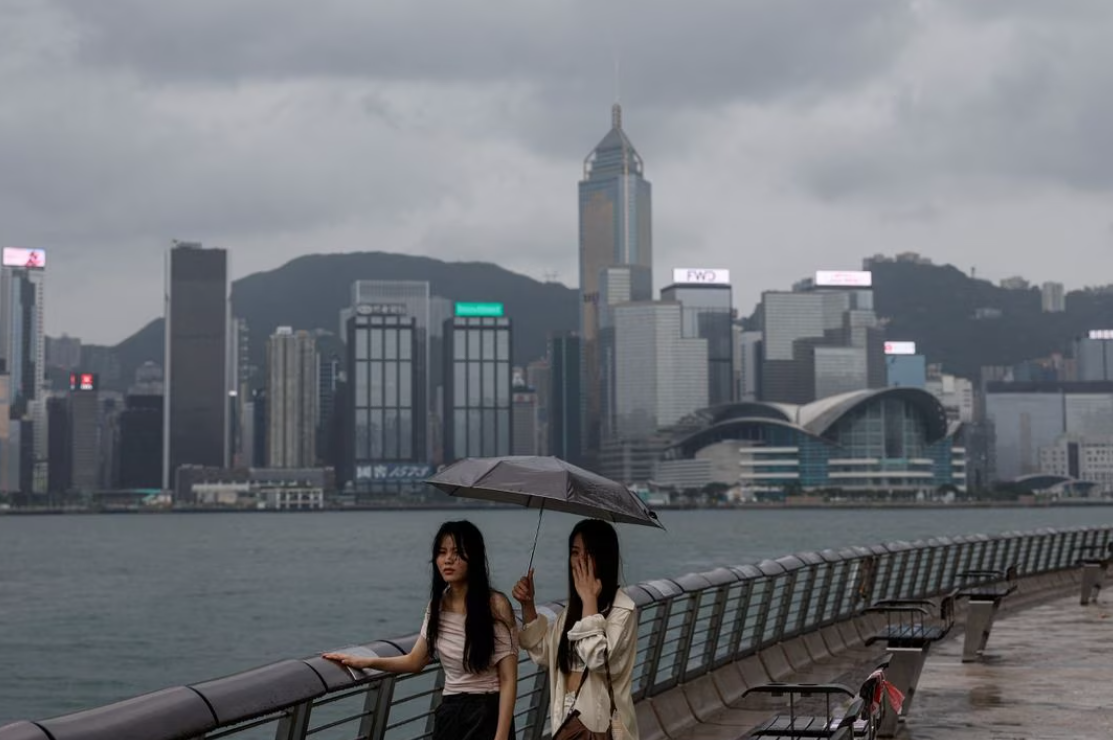 Afrohet tajfuni, anulohen fluturimet e mbyllen bizneset në Hong Kong e Guangdong