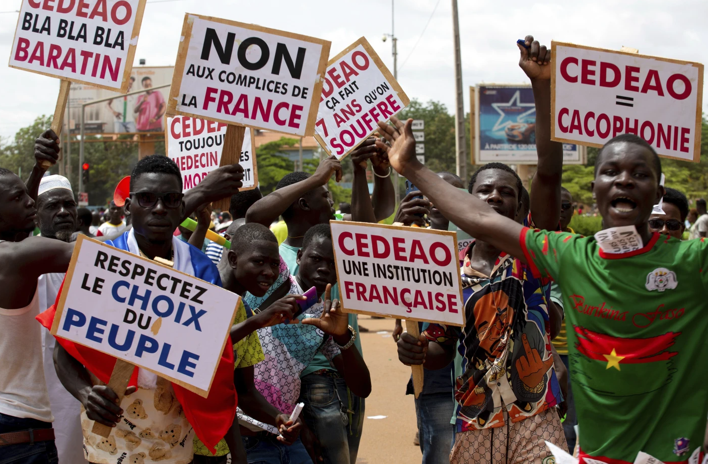 Zvogëlohet ndikimi i Francës në Afrikën e goditur nga grusht shtetet
