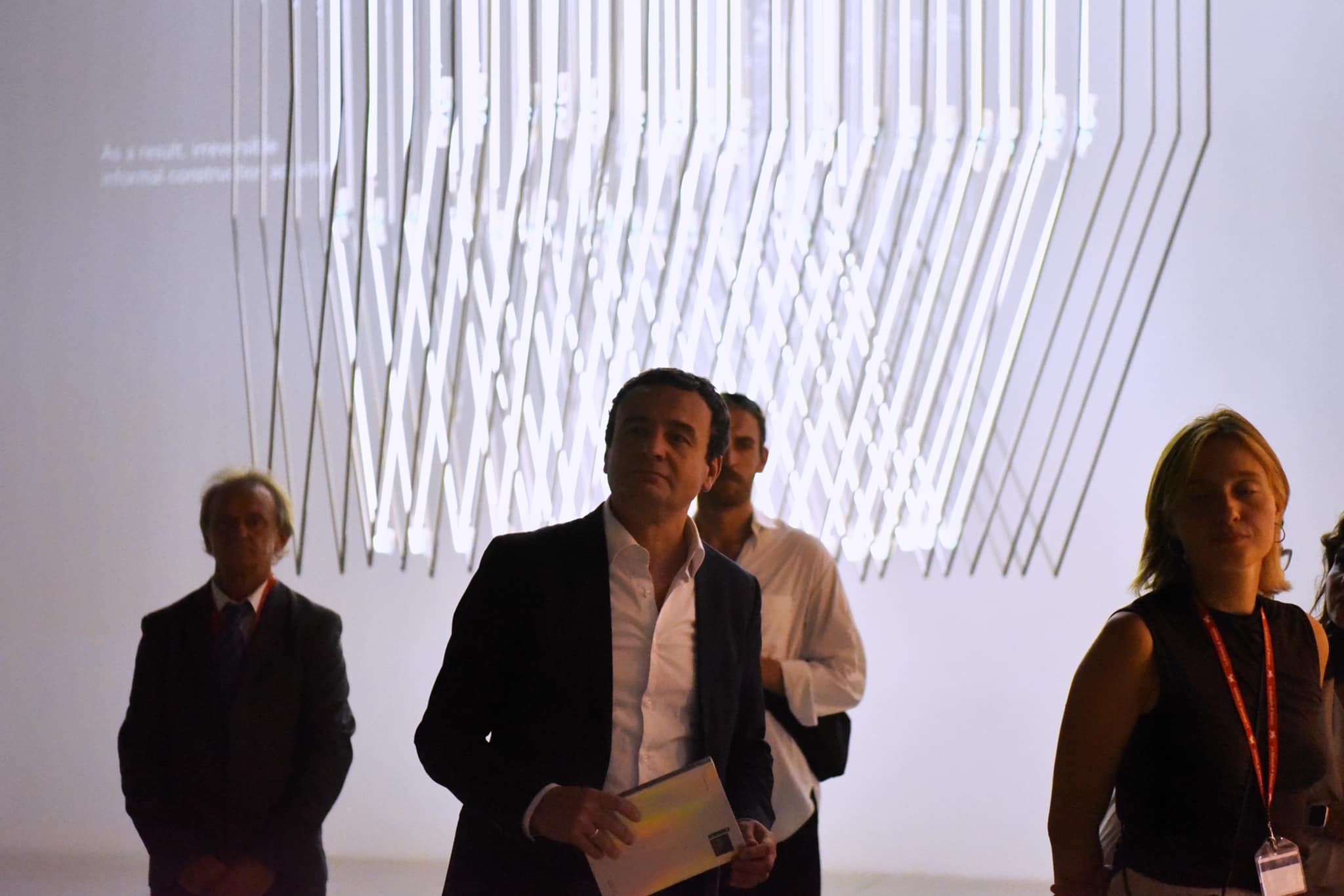 Kryeministri Kurti në Pavijonin e Kosovës në Bienalen e Arkitekturës në Venecie
