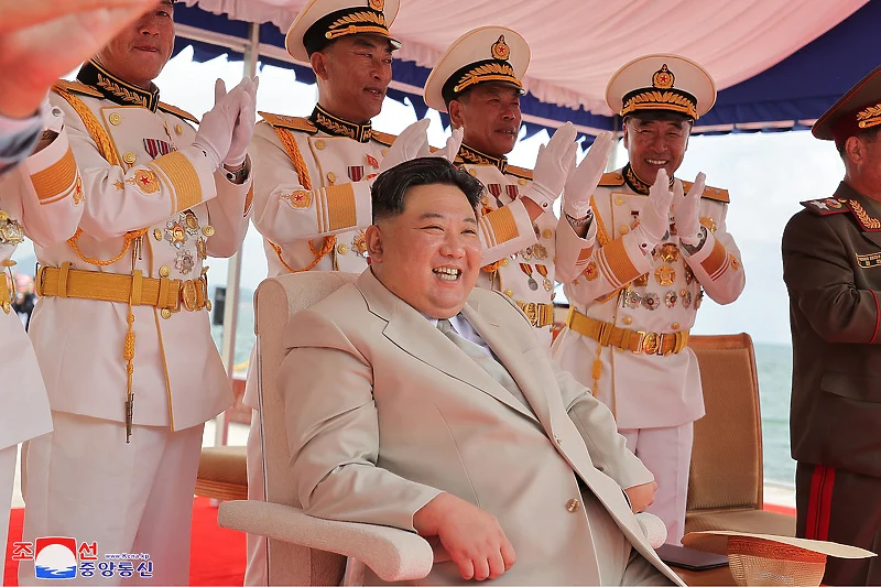 Kim Jong-un: Do t’i thellojmë marrëdhëniet me Kinën dhe Rusinë