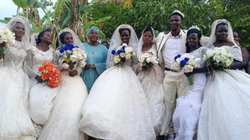 Burri nga Uganda martohet me shtatë gra për një ditë, përfshirë dy motra”