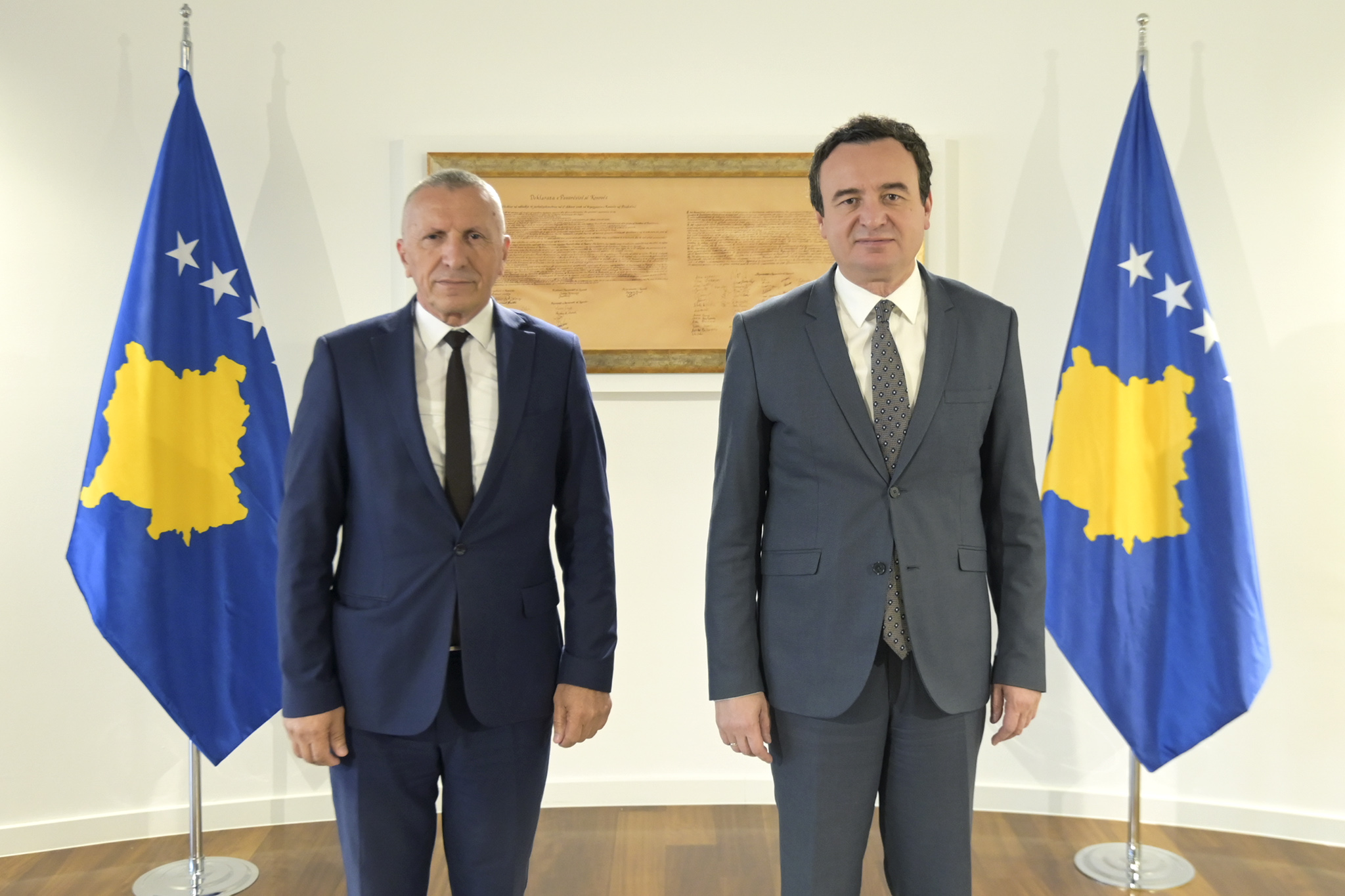 Kurti përgëzon Kamberin për angazhimin në afirmimin e shqiptarëve në Luginë