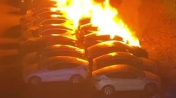 Grupi gjerman që e konsideron Teslan “armike” djeg edhe 10 vetura Model Y”