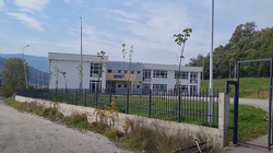 Një klasë në Shkollën në Orllan e bojkoton mësimin shkaku i mungesës së transportit