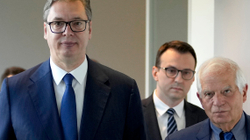 Vuçiqi pret presion të ri për dialogun, paralajmëron zgjedhje në Serbi