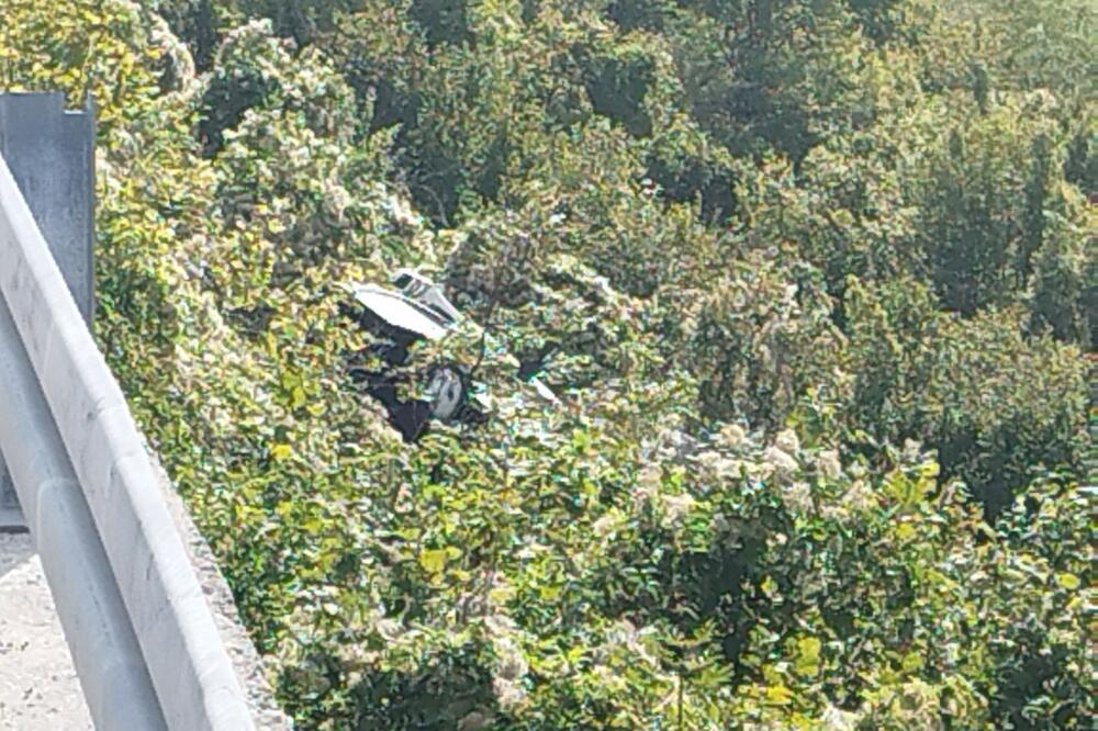 Të paktën dy të vdekur nga rrokullisja e një autobusi në Mal të Zi