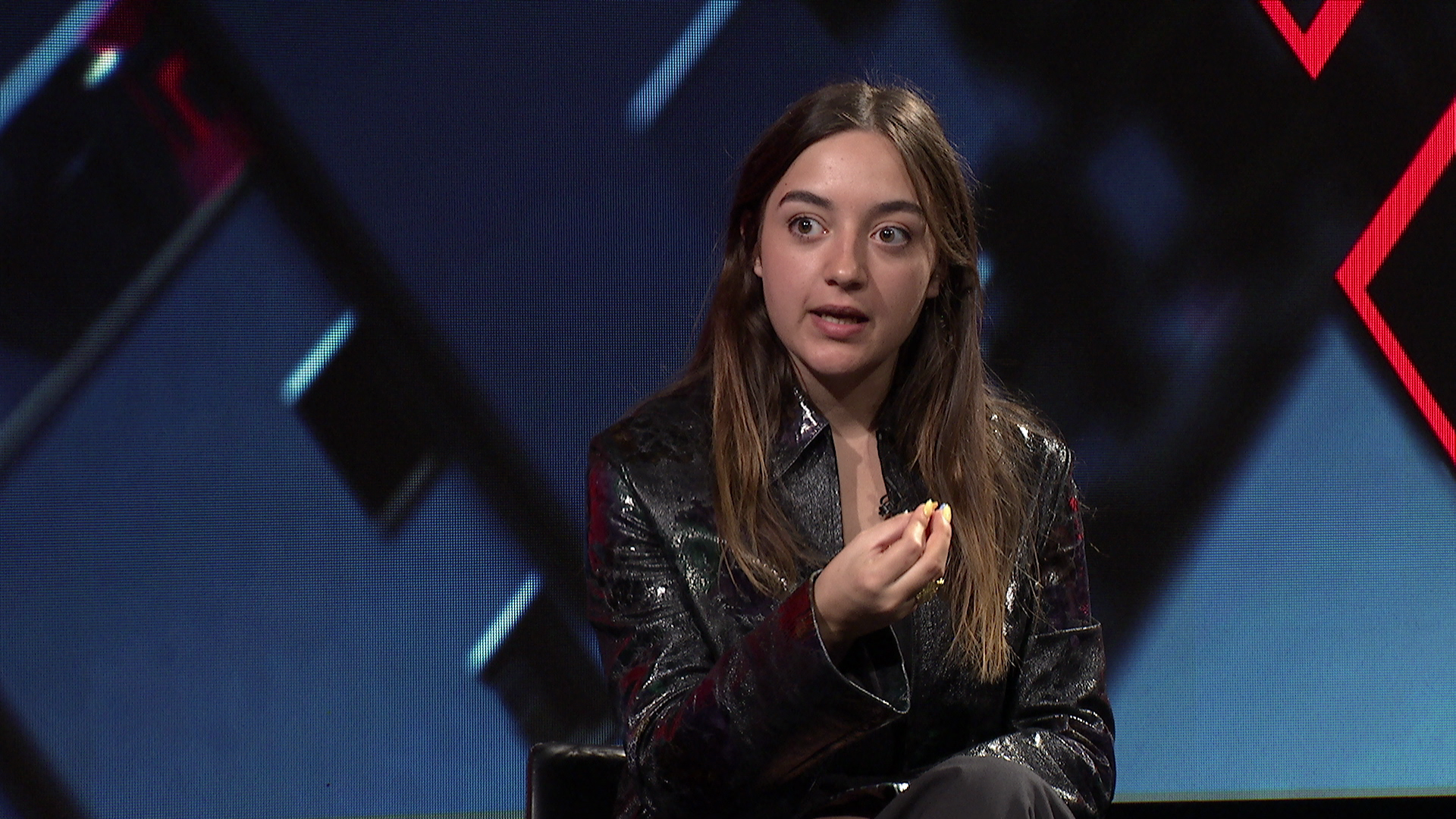 Luana Bajrami: “Është me rëndësi për mua të jap inspirim dhe të eksploroj tematikën e rinisë, por më gjerësisht tematikën e njeriut”