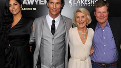 Matthew McConaughey përkrah nënën që ia kishte testuar durimin nuses”