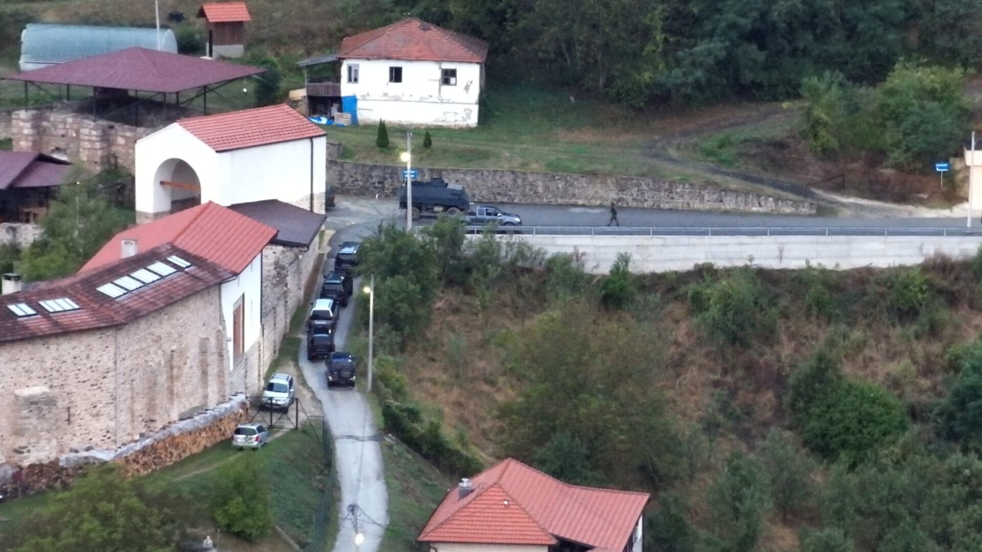 Dioqeza Rashkë-Prizren: Personat e armatosur janë larguar nga Manastiri i Banjskës
