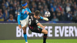 Napoli mbetet edhe pa Jesusin