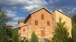 Manastiri Deçanit: Murgjit dhe pelegrinët u përballen me kërcënime nga sulmuesit