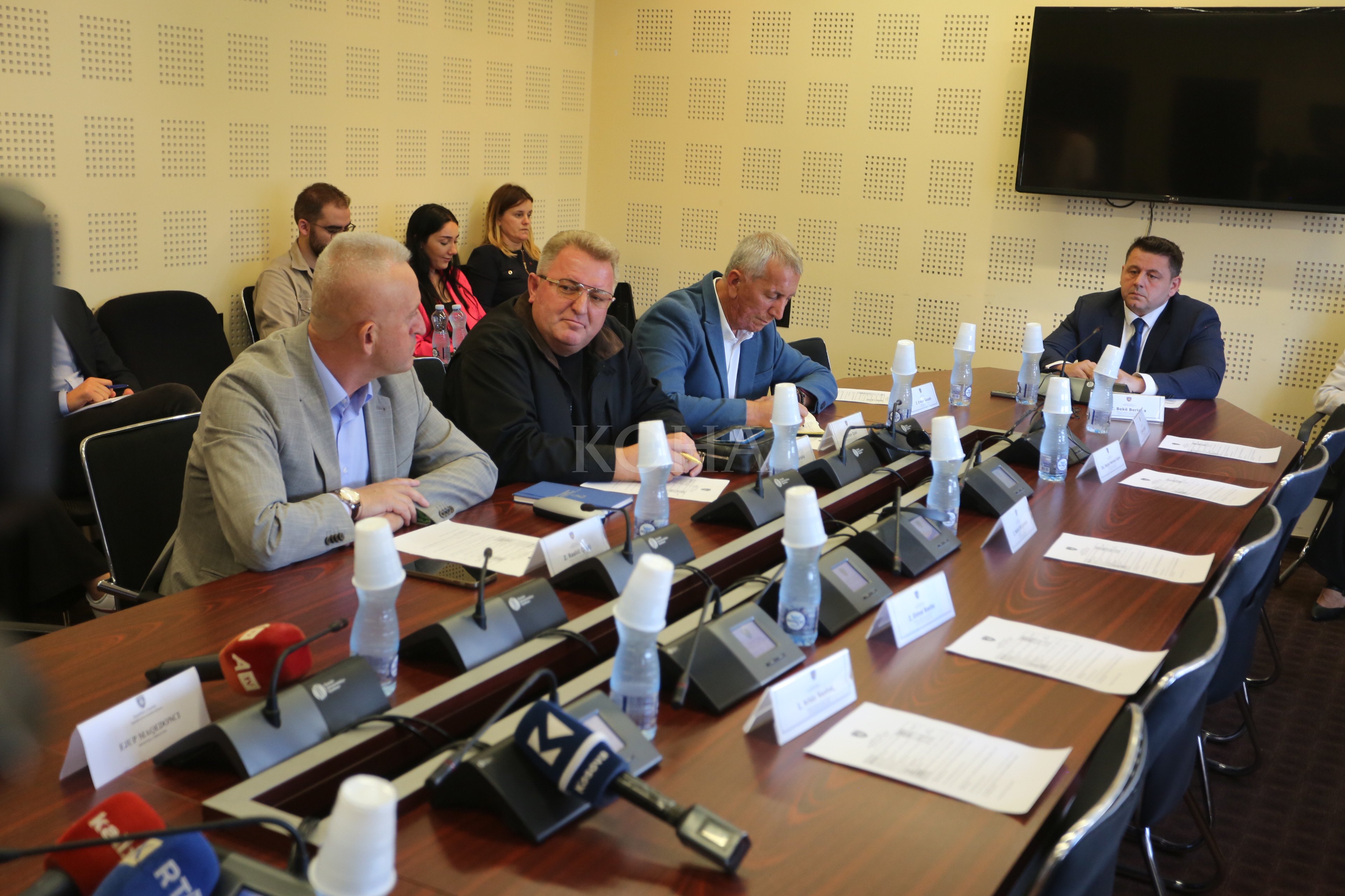 S’mbahet mbledhja e Komisionit për Siguri, mungojnë ministri dhe disa deputetë