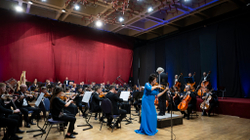 Filharmonia me mjeshtër në dirigjim e violinë lidh tinguj shprese