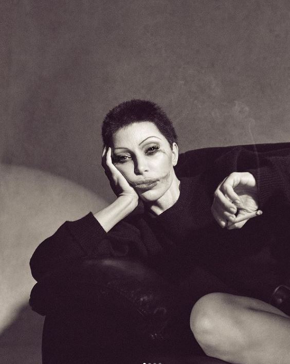 Kim Kardashian mezi njihet në fotografitë e reja