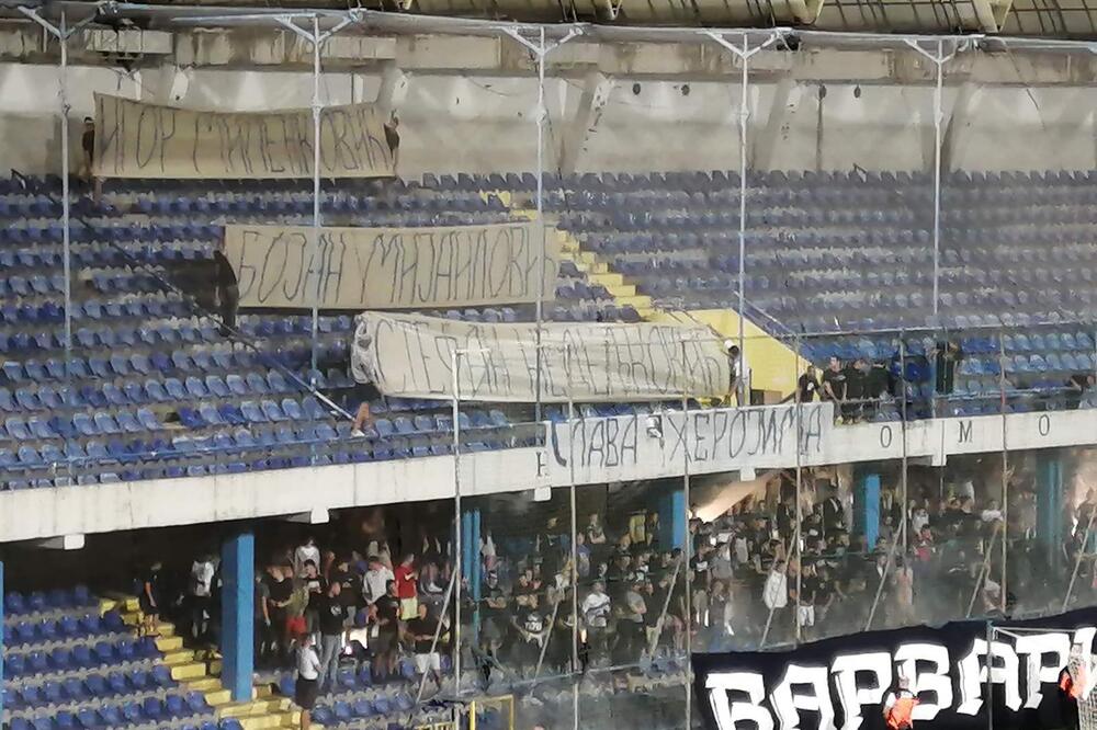 Huliganët nga Podgorica vajtojnë terroristët e vrarë në Banjskë