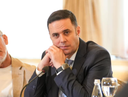 Abdixhiku i shkruan letër Von der Leyenit  kërkon heqjen e masave të BE së