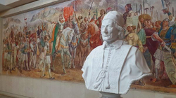 Busti i Papa Klementit XI Albanit vendoset në Muzeun Historik Kombëtar