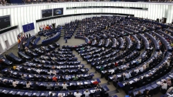 Mit einer Entschließung des Europäischen Parlaments droht Serbien die Aussetzung von EU-Mitteln