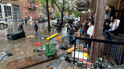 Metrotë dhe rrugët përmbyten në New York, shumë vonesa në udhëtime
