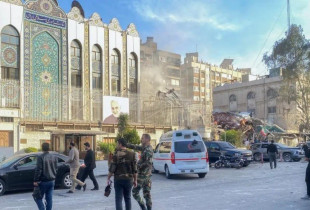 Ambasada e Iranit ne Siri dhe ndertesa e Konsullates e shkaterruar