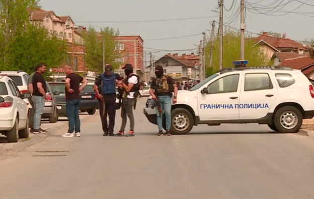 Policia në vendin e ngjarjes ku ka ndodhur plagosja