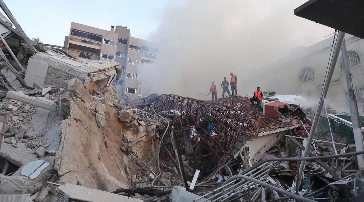 Irani zotohet të hakmerret pasi akuzon Izraelin për sulmin në Konsullatën në Siri