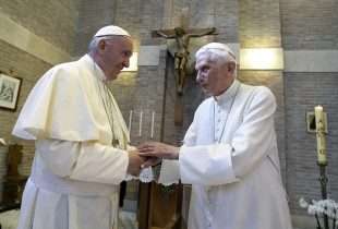 Papa Françesku dhe Papa Benedicti XVI
