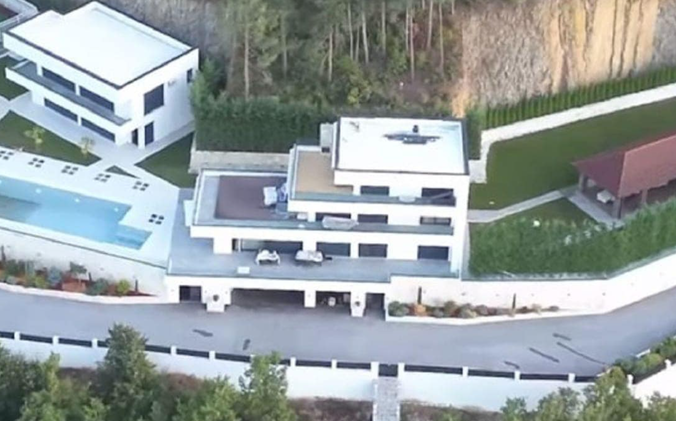 Vila e Milan Radoiçiq pranë Liqenit të Ujmanit