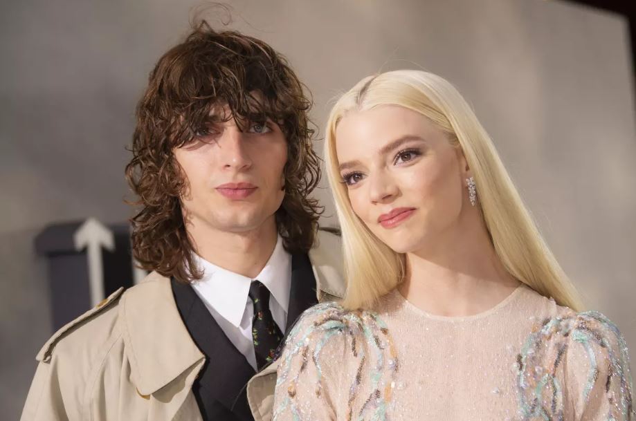 Anya Taylor-Joy dhe Malcolm McRae