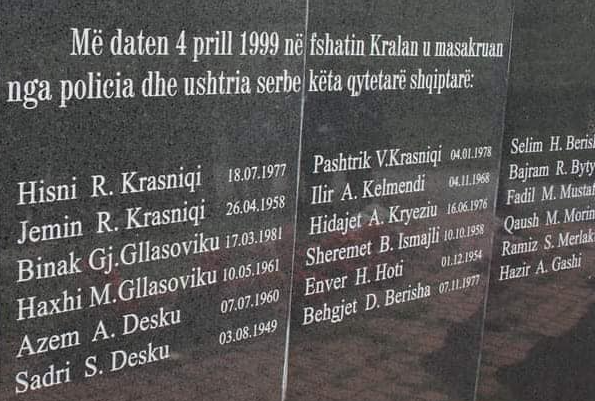 Pllaka përkujtimore e të vrarëve në masakrën e Kralanit dhe Qupevës së Epërme