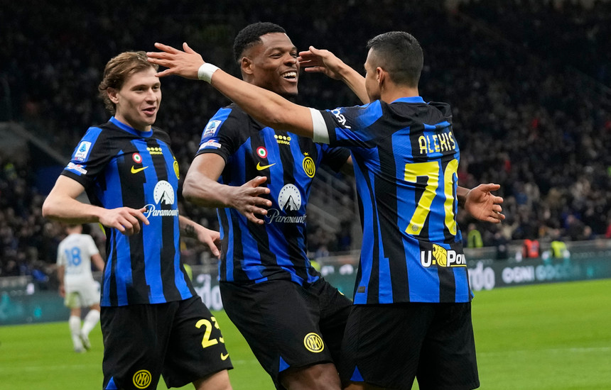 Futbollistet e Interit duke festuar