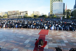 Namazi i Fitër Bajramit në Tiranë