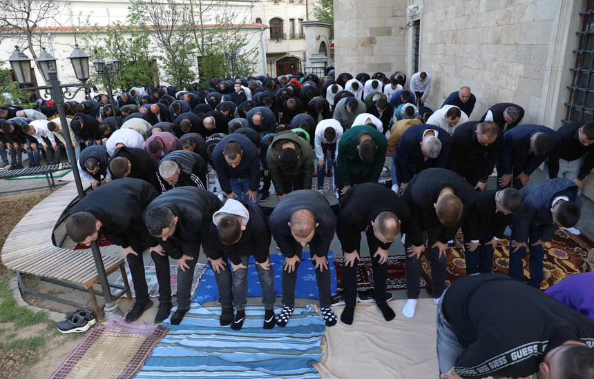 Falja e Fitër Bajramit në Xhaminë e Madhe në Prishtinë