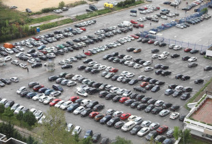 Parkingu pas Pallatit te Rinise