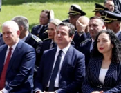 Dejan Jankoviq në ceremoninë e 23-vjetorit të themelimit të Policisë së Kosovës. Pas kryeministrit Albin Kurtit dhe presidentes Vjosa Osmani