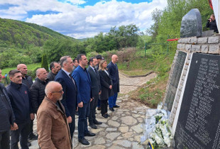 Kryetari i Kuvendit, Glauk Konjufca, gjatë homazheve në fshatin Ribar i Vogël të Lipjanit, si dhe në fshatrat Makoc dhe Sharban të Prishtinës
